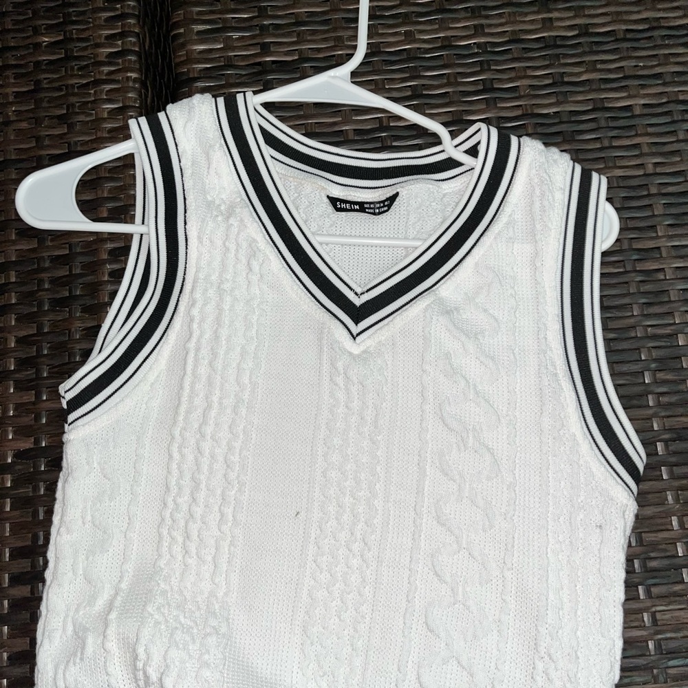 knitted vest
